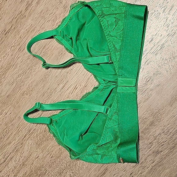 PINK NWOT Victoria's Secret Green Triangle Bralette Size Med 36DD - Picture 2 of 6